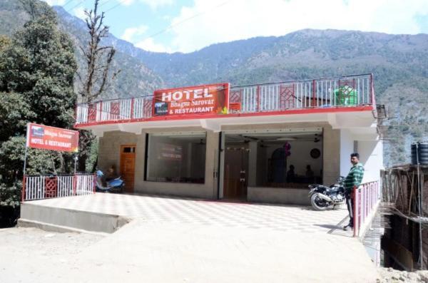 Stayapart - Hotel Bagsu Sarovar Dharamshala Exterior photo